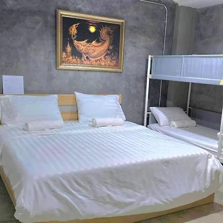 Captain Joe Cafe & Hostel Hua Hin Exterior photo
