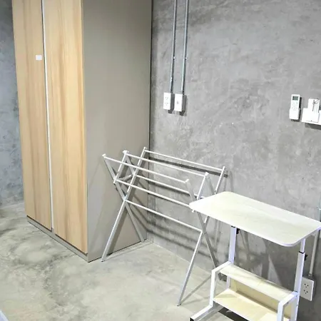 Captain Joe Cafe & Hostel Hua Hin Exterior photo