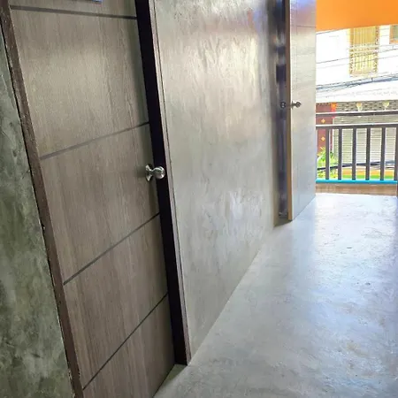 Captain Joe Cafe & Hostel Hua Hin Exterior photo